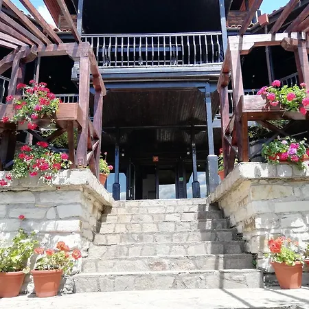 Trifon Zarezan Family 3* Главатарци